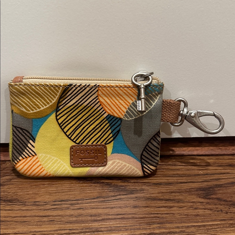 Fossil NWOT Floral ID Zippered Key-Per Wallet
